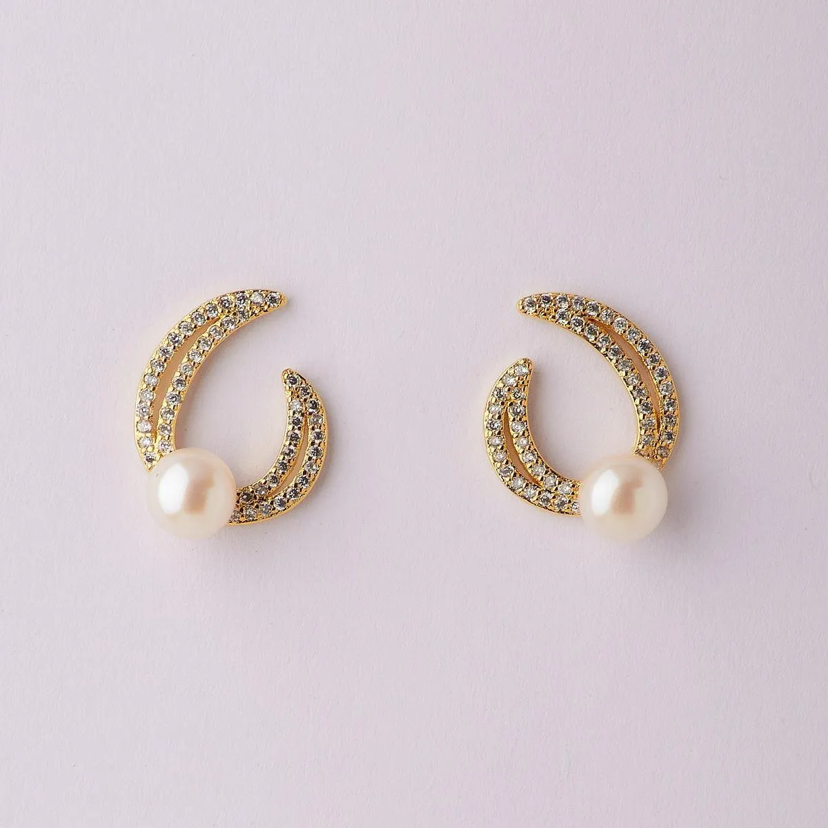 Classy Pearl Stud Earring