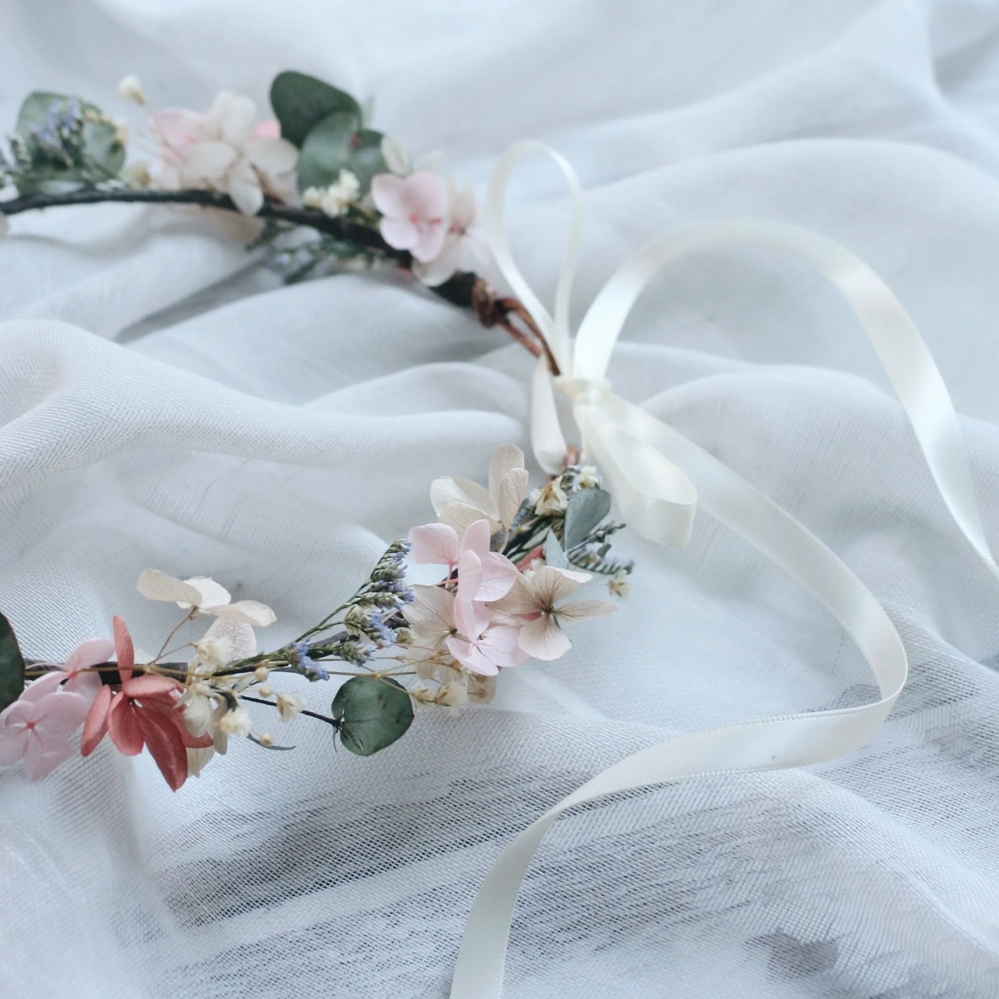 Dainty Flower Crown HYDRANGEA GUM