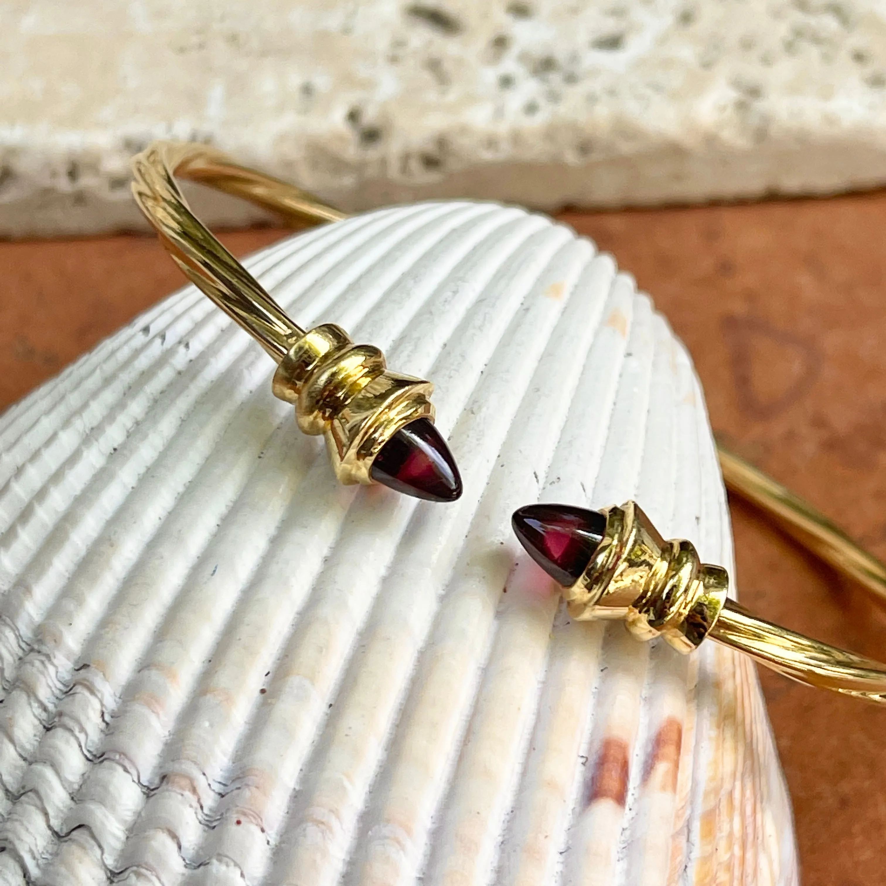 Estate 18KT Yellow Gold Cable Twist Garnet End Cap Bangle Cuff Bracelet