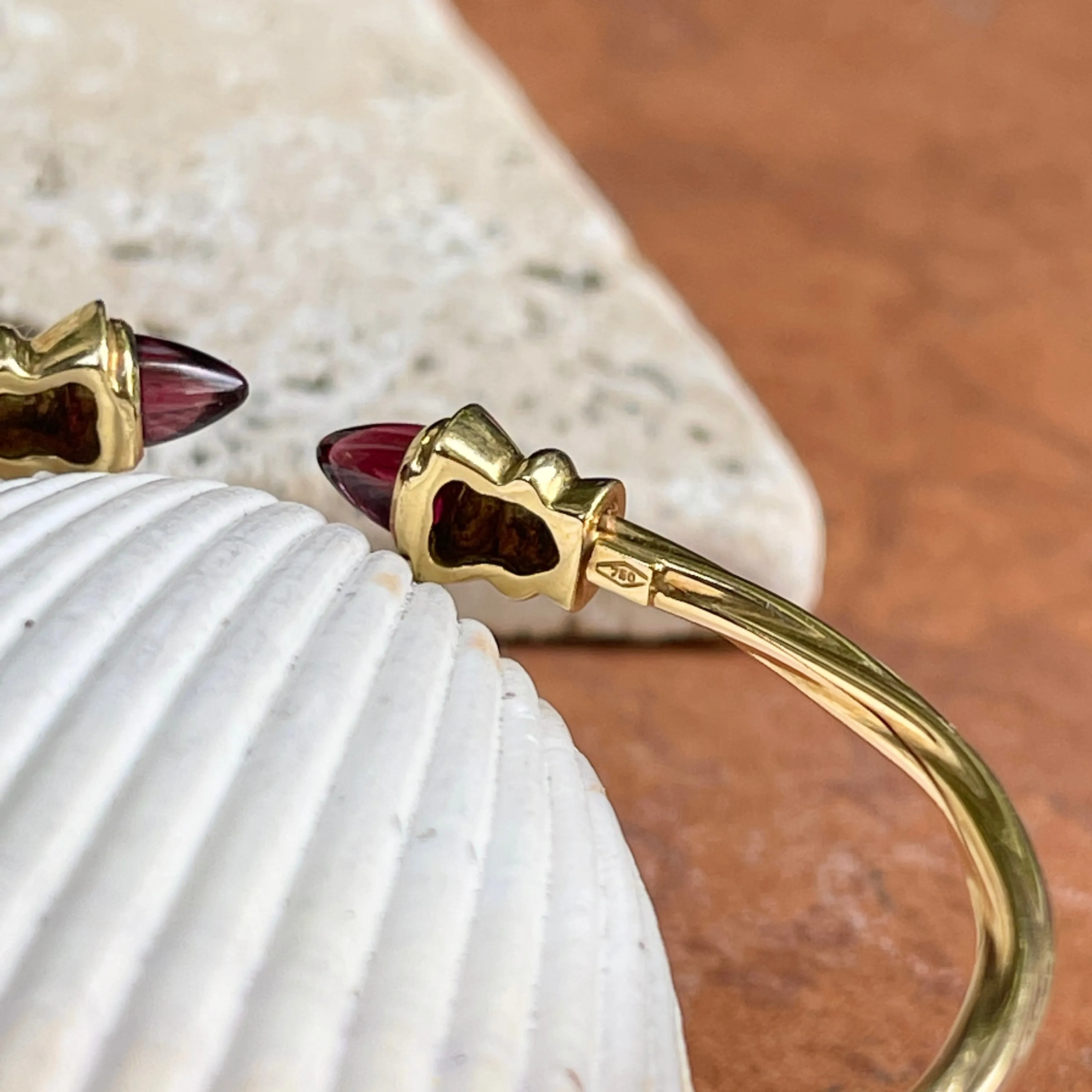 Estate 18KT Yellow Gold Cable Twist Garnet End Cap Bangle Cuff Bracelet