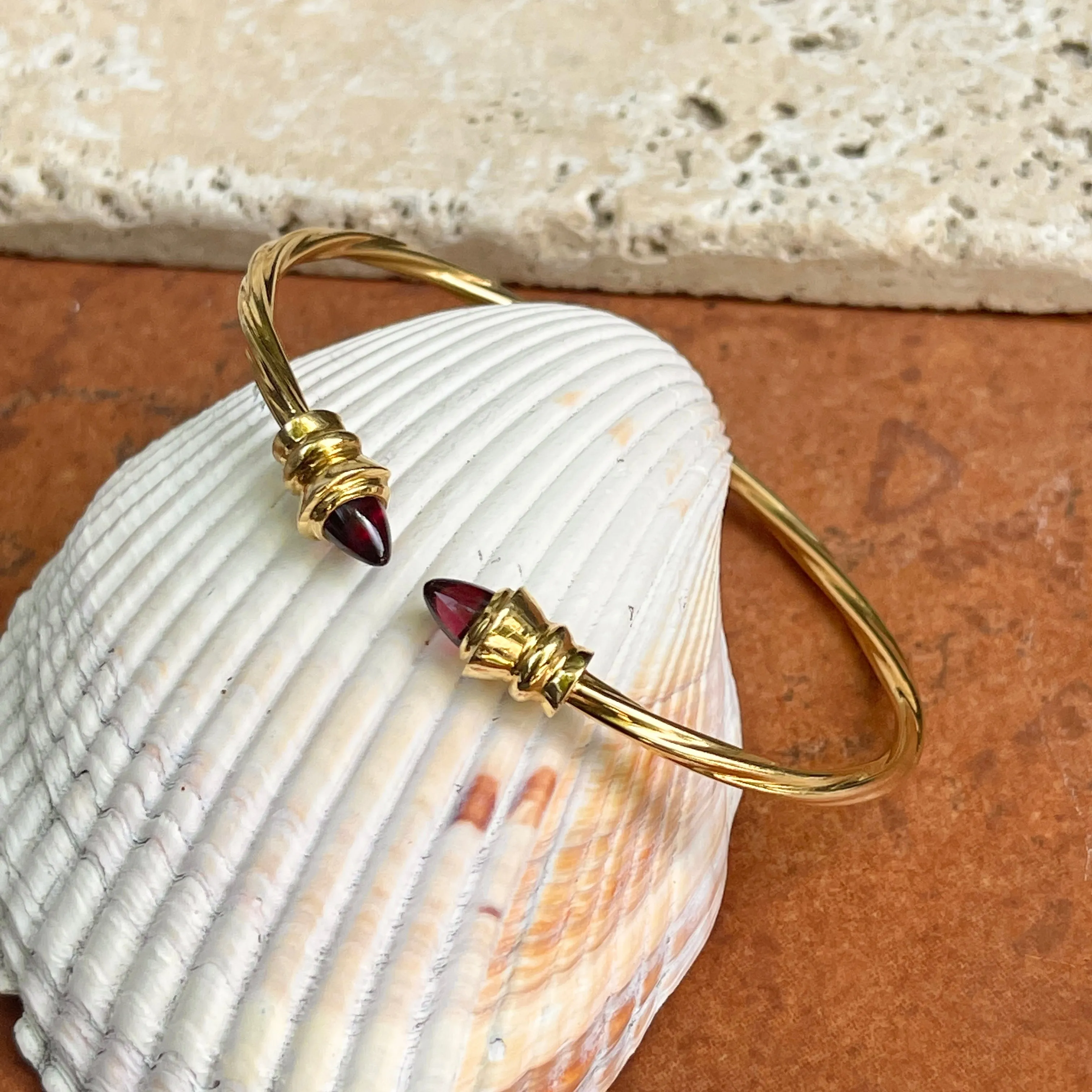 Estate 18KT Yellow Gold Cable Twist Garnet End Cap Bangle Cuff Bracelet