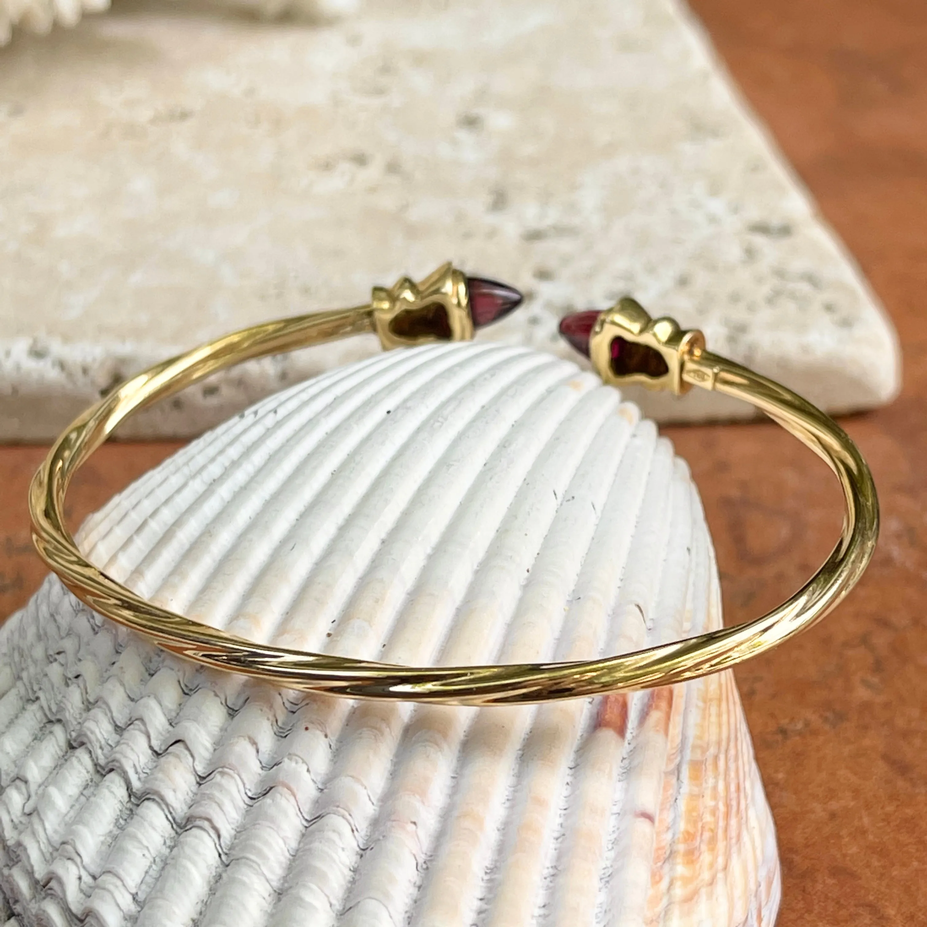 Estate 18KT Yellow Gold Cable Twist Garnet End Cap Bangle Cuff Bracelet