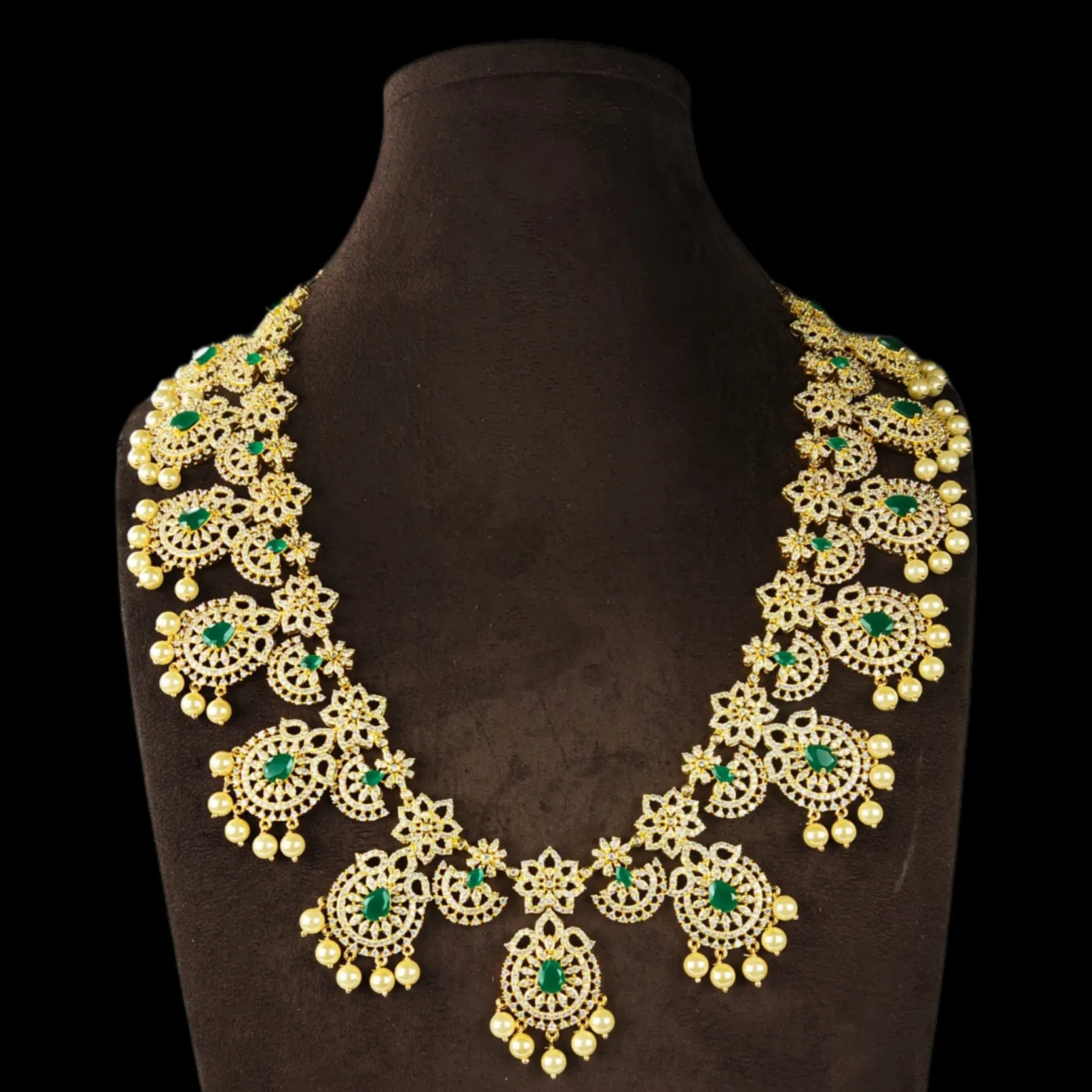 Grand American Diamonds & Emeralds Necklace Set