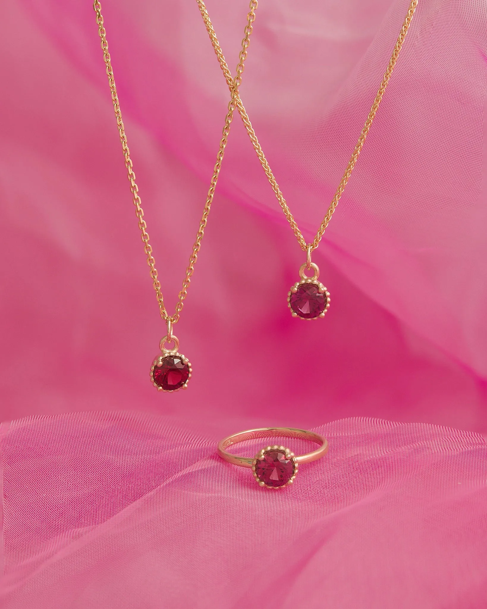 Round Galatée Pendant in 14k Yellow Gold with rasperry-toned Tanzanian Moyo Garnet