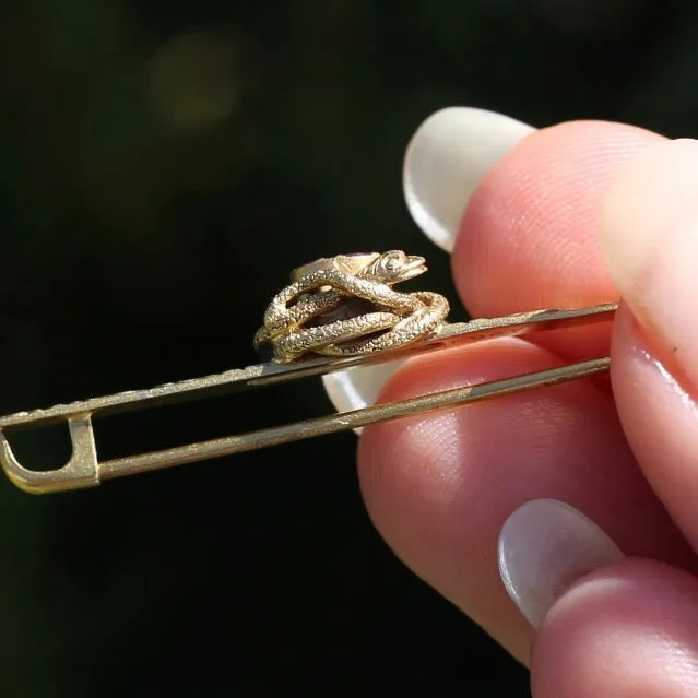 Victorian 9ct Gold Bar Brooch with Snake & Garnet Detail, 9ct Yellow Gold, 2.66g